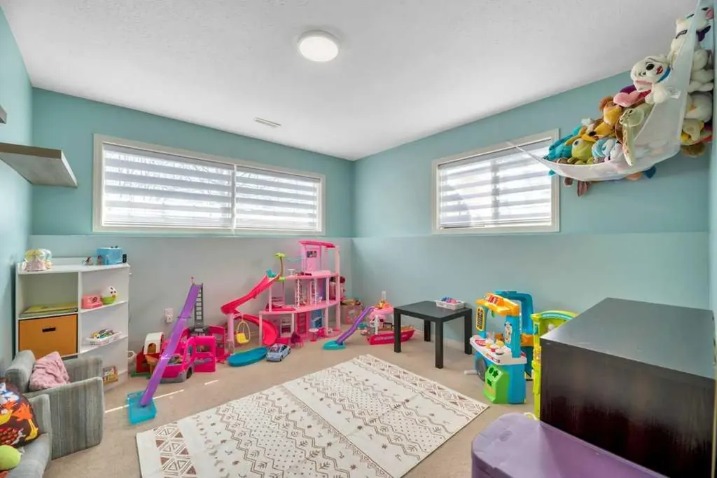 191 Strathaven Crescent Strathmore AB T1P 1N5