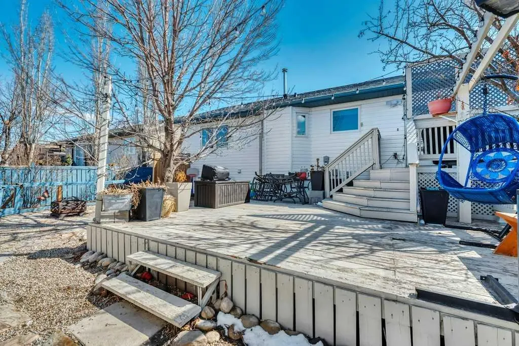 191 Strathaven Crescent Strathmore AB T1P 1N5