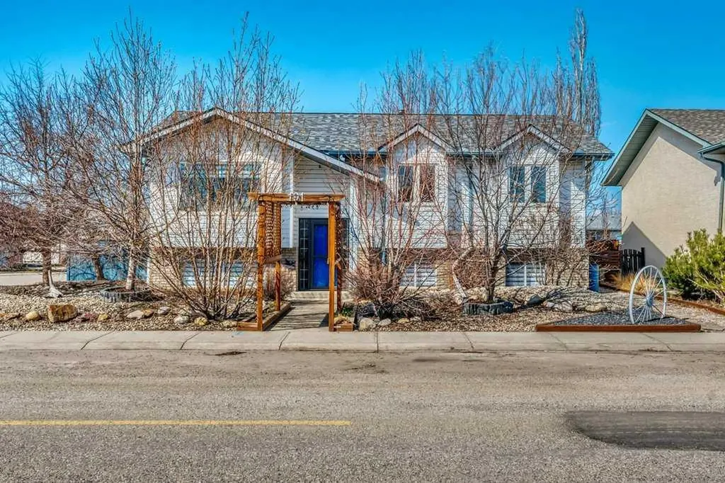191 Strathaven Crescent Strathmore AB T1P 1N5