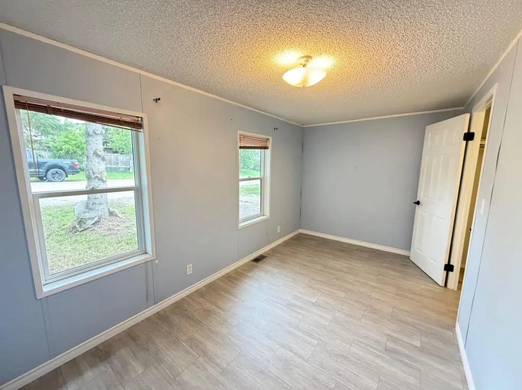 304 Railway Street Paradise Hill SK S0M2G0