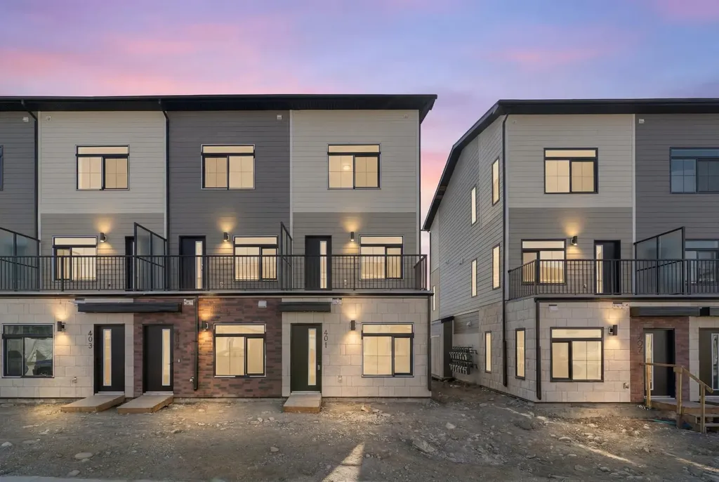 156 Park Street Cochrane AB T4C 3H3