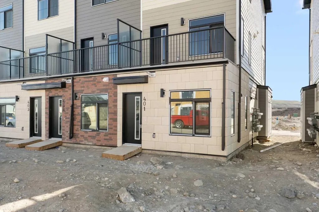 156 Park Street Cochrane AB T4C 3H3