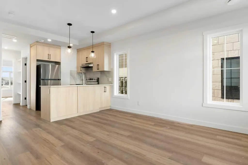 156 Park Street Cochrane AB T4C 3H3