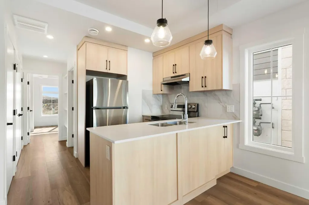 156 Park Street Cochrane AB T4C 3H3