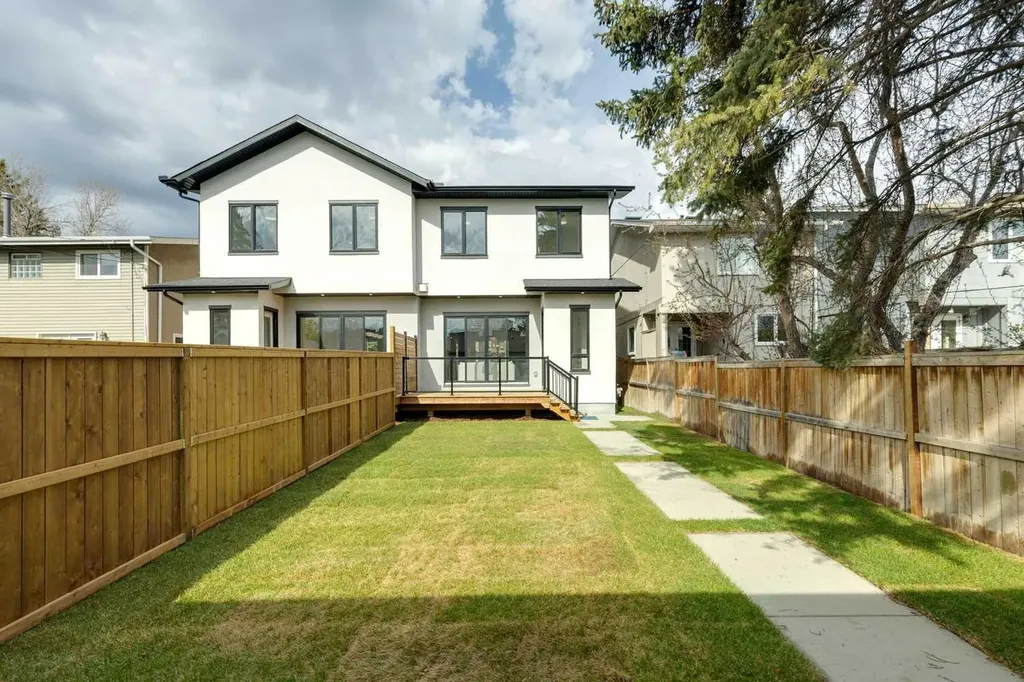 2620 30 Street SW Calgary AB T3E 2M2
