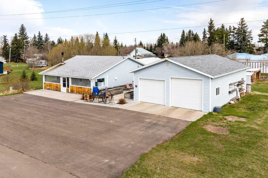 4608 51 Avenue Czar AB T0B 0Z0