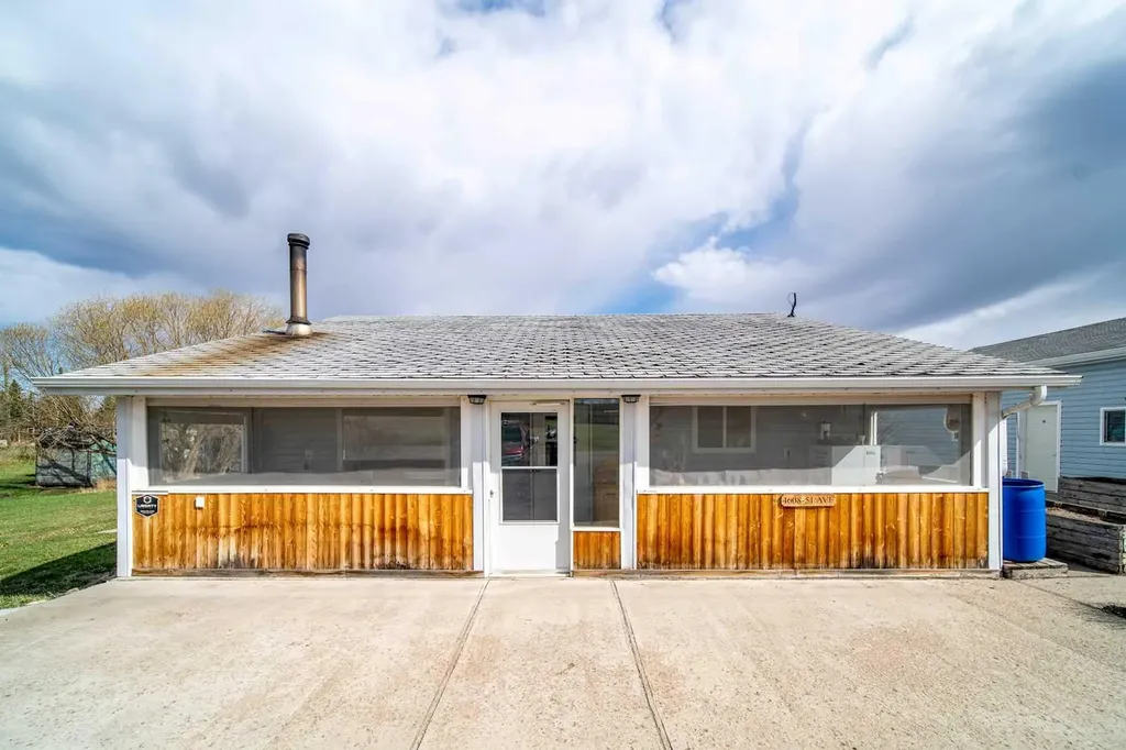 4608 51 Avenue Czar AB T0B 0Z0