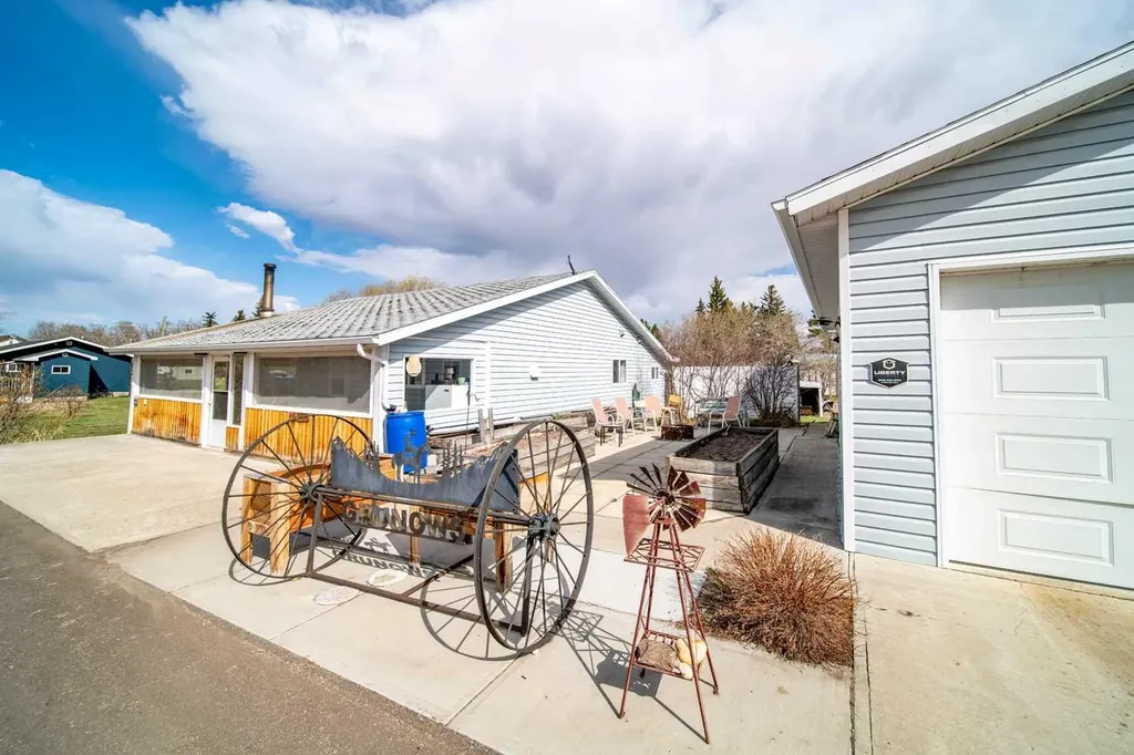 4608 51 Avenue Czar AB T0B 0Z0