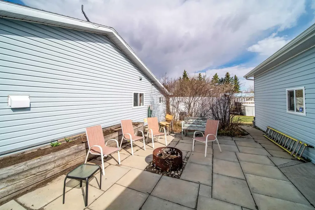 4608 51 Avenue Czar AB T0B 0Z0