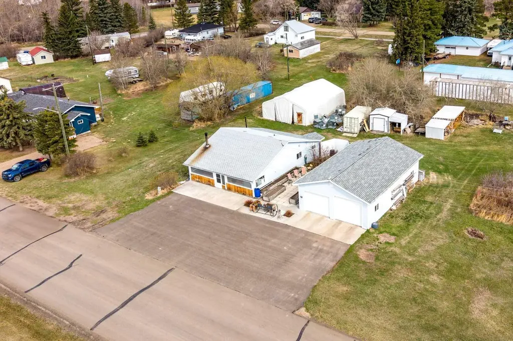 4608 51 Avenue Czar AB T0B 0Z0