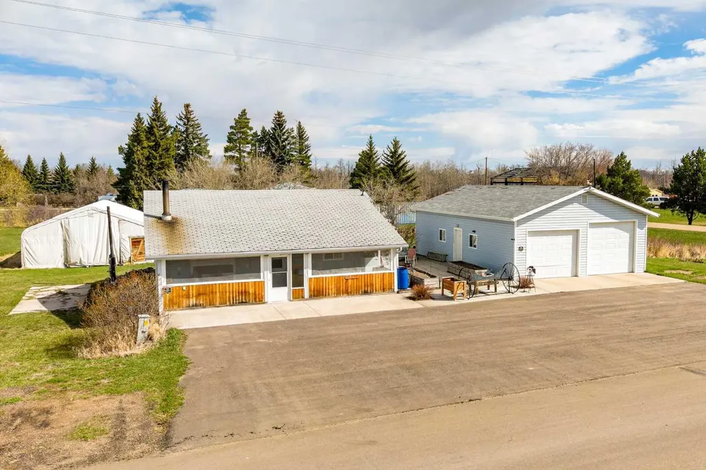 4608 51 Avenue Czar AB T0B 0Z0