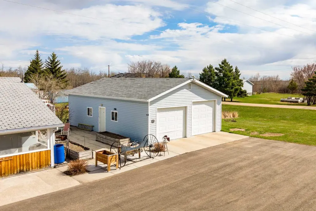 4608 51 Avenue Czar AB T0B 0Z0