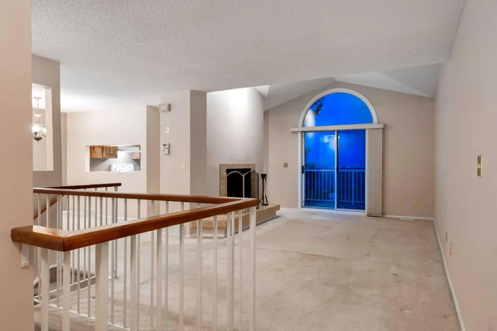 114 Strathlorne Mews SW Calgary AB T3H 1V1