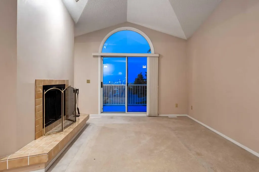 114 Strathlorne Mews SW Calgary AB T3H 1V1