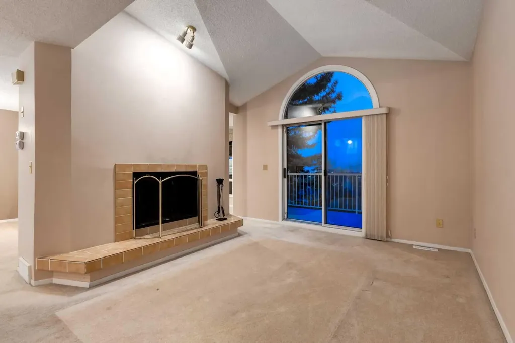 114 Strathlorne Mews SW Calgary AB T3H 1V1