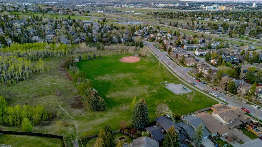114 Strathlorne Mews SW Calgary AB T3H 1V1
