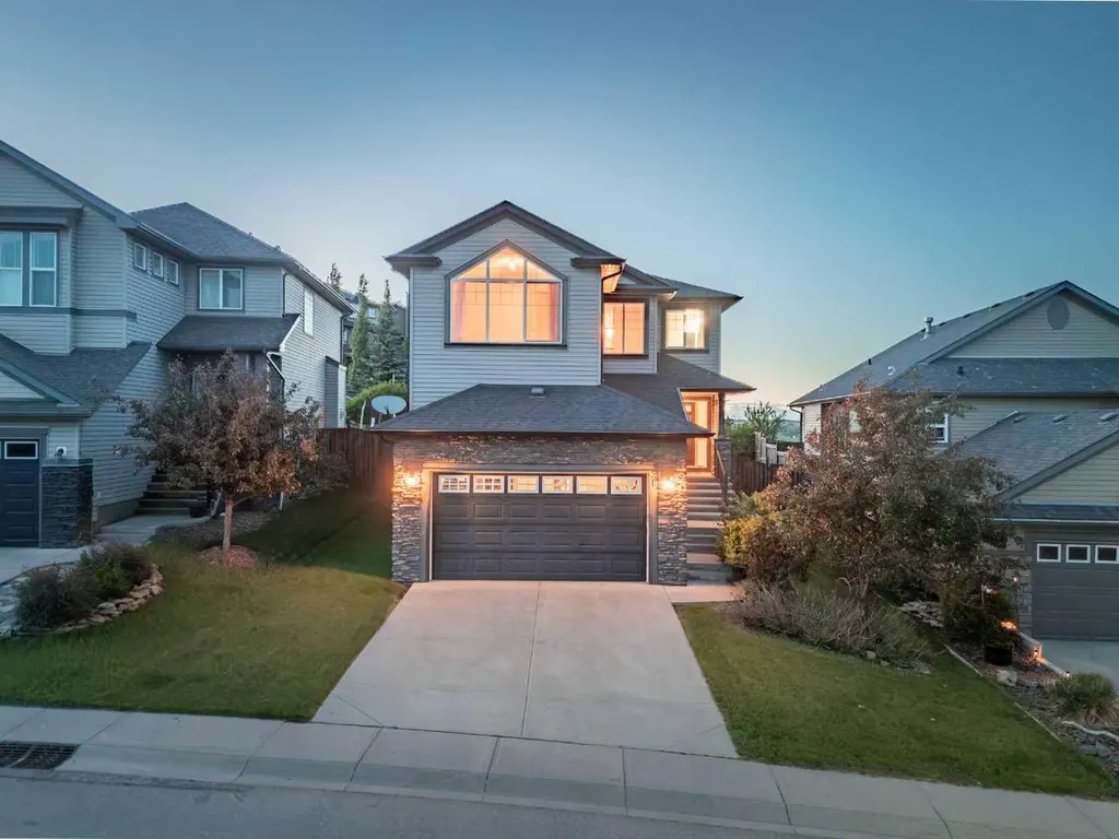 38 Westmount Way Okotoks AB T1S 0E1