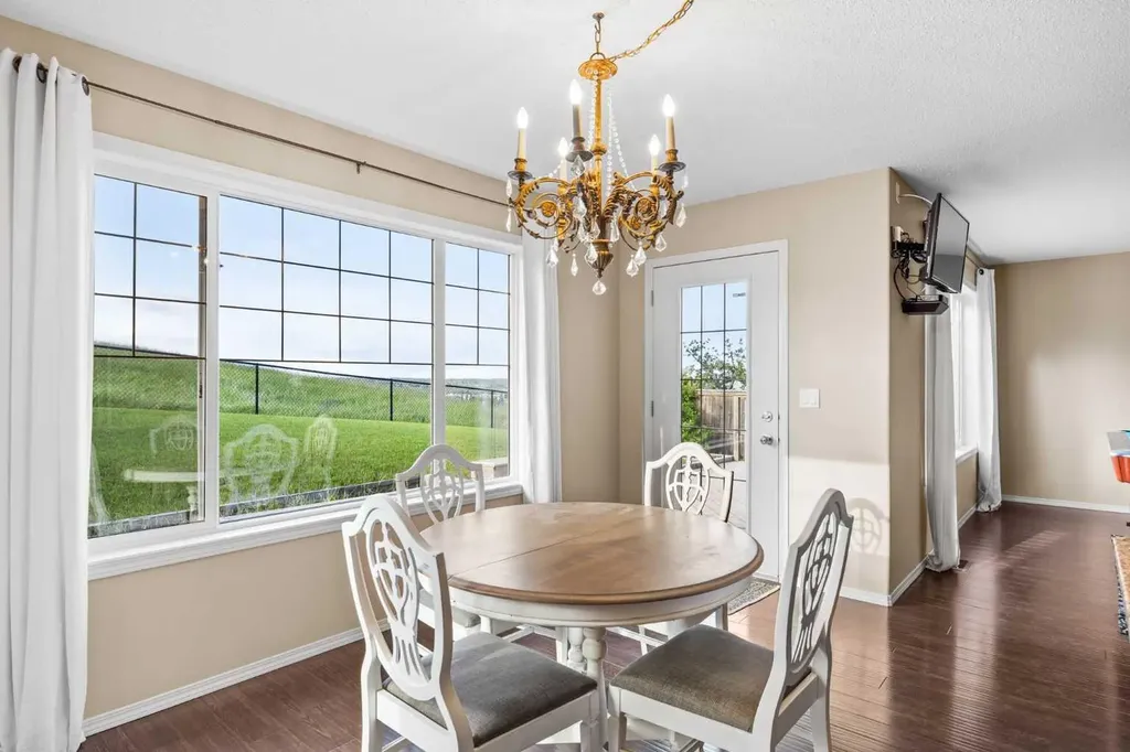 38 Westmount Way Okotoks AB T1S 0E1