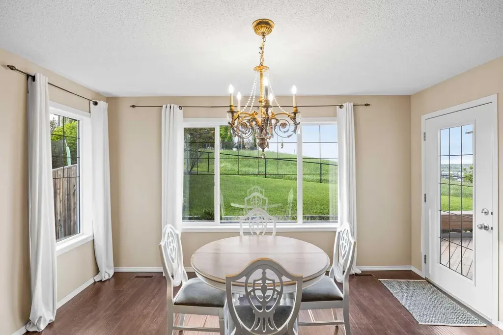 38 Westmount Way Okotoks AB T1S 0E1