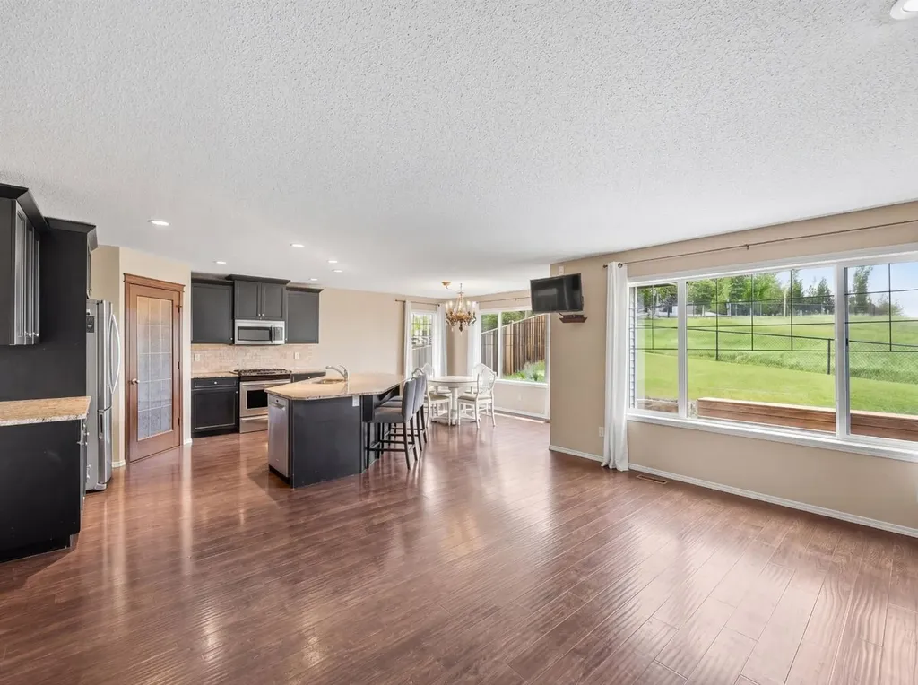 38 Westmount Way Okotoks AB T1S 0E1
