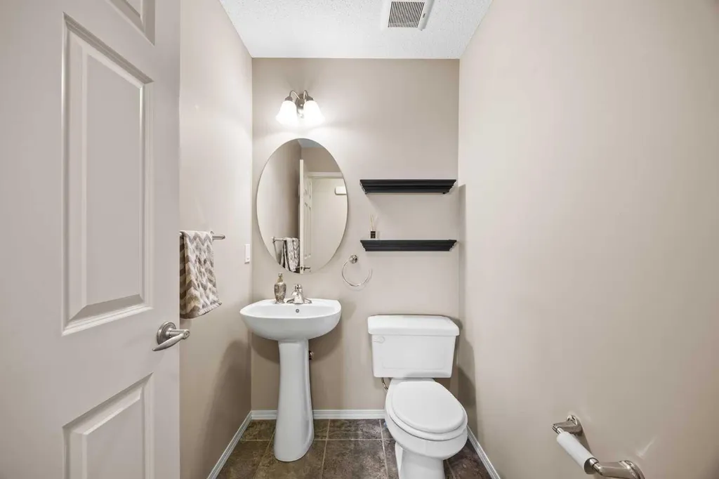 38 Westmount Way Okotoks AB T1S 0E1