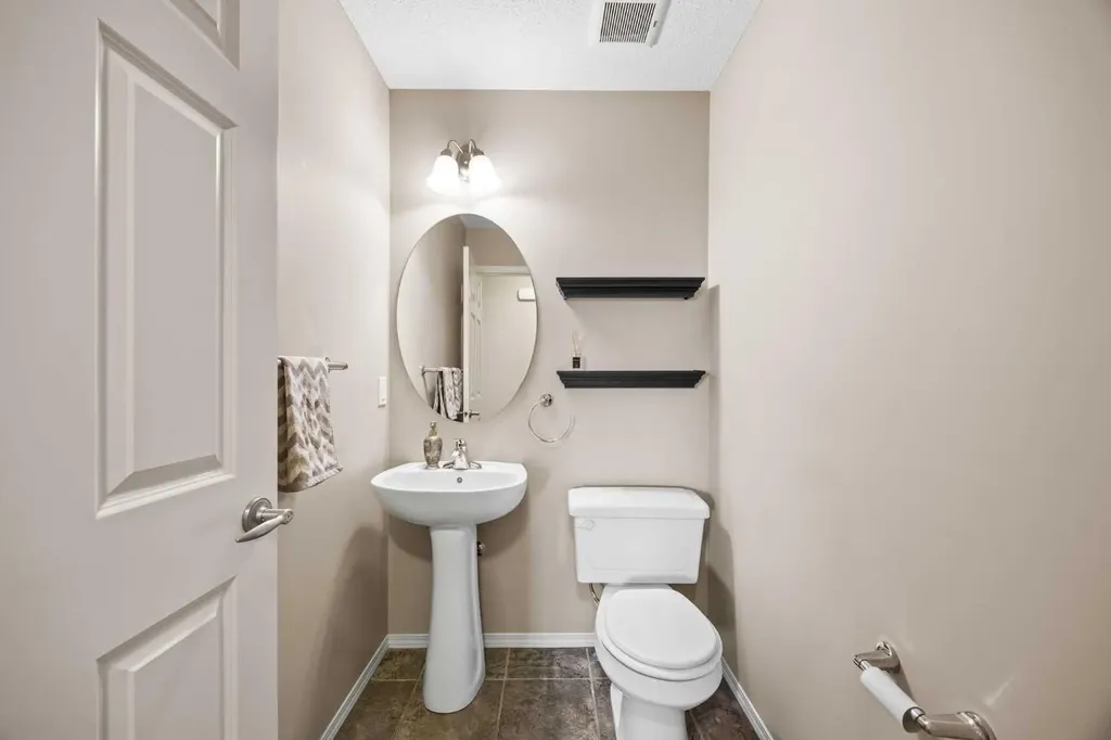 38 Westmount Way Okotoks AB T1S 0E1