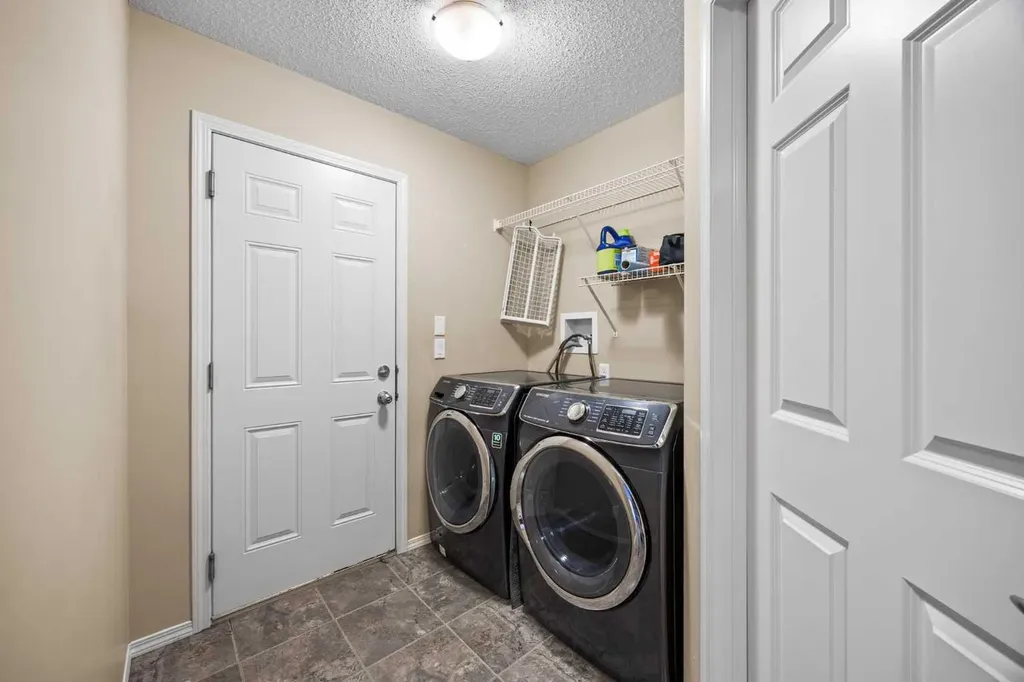 38 Westmount Way Okotoks AB T1S 0E1