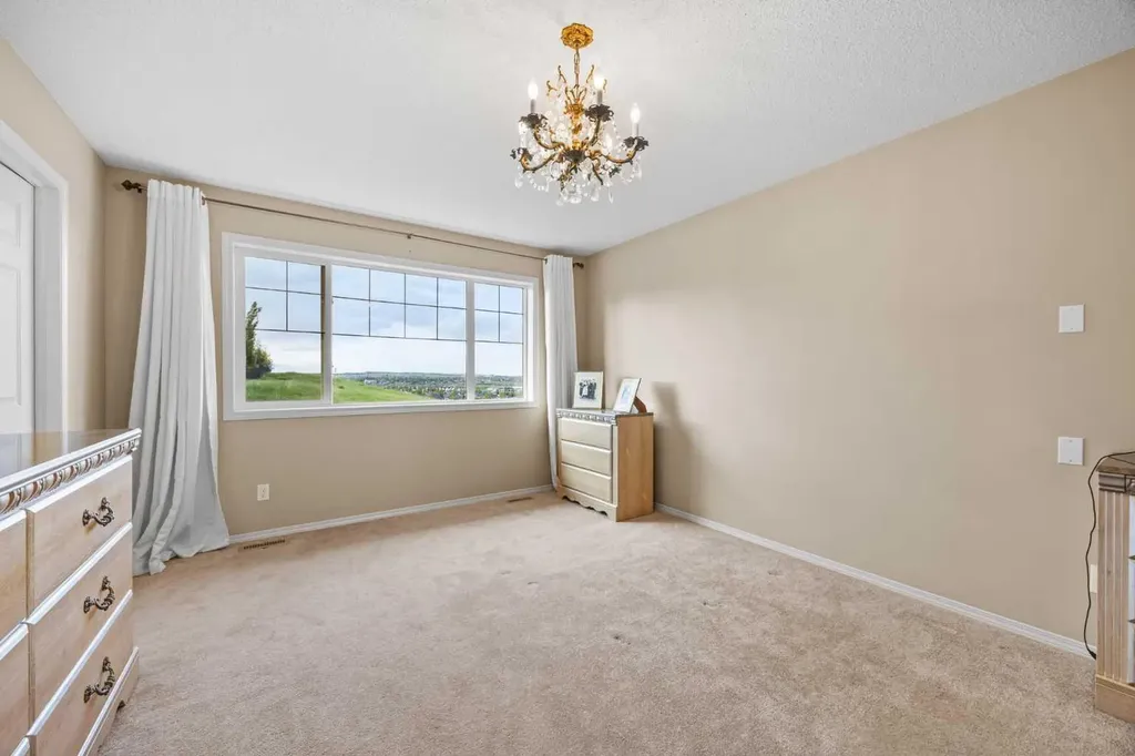 38 Westmount Way Okotoks AB T1S 0E1