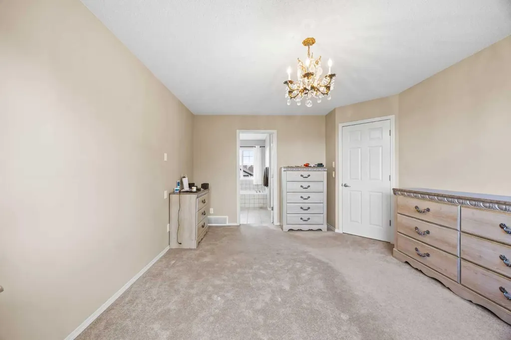 38 Westmount Way Okotoks AB T1S 0E1