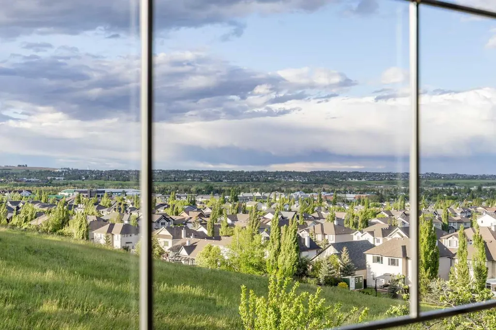 38 Westmount Way Okotoks AB T1S 0E1