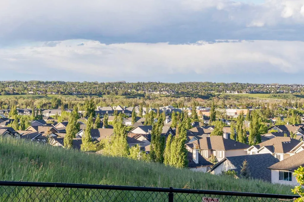 38 Westmount Way Okotoks AB T1S 0E1