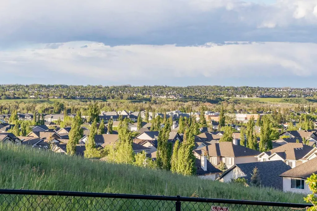 38 Westmount Way Okotoks AB T1S 0E1