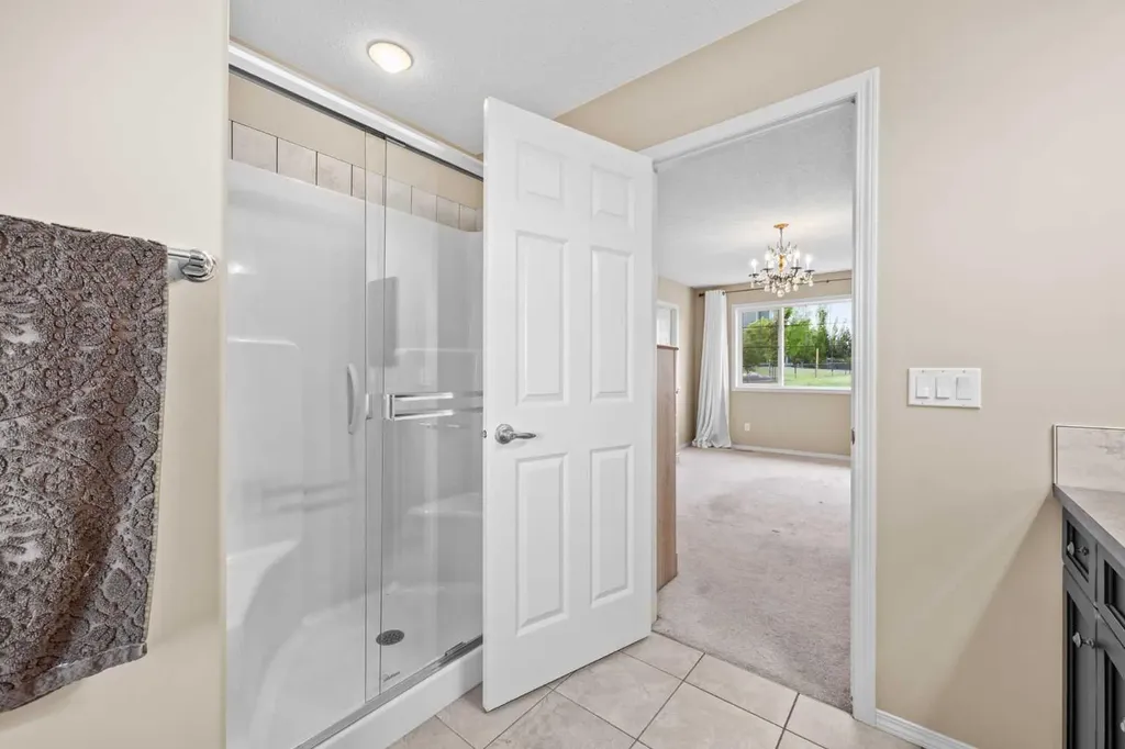 38 Westmount Way Okotoks AB T1S 0E1
