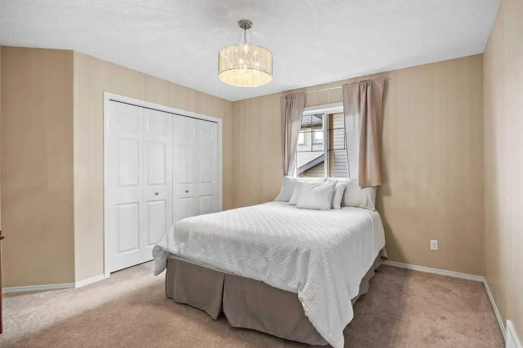 38 Westmount Way Okotoks AB T1S 0E1