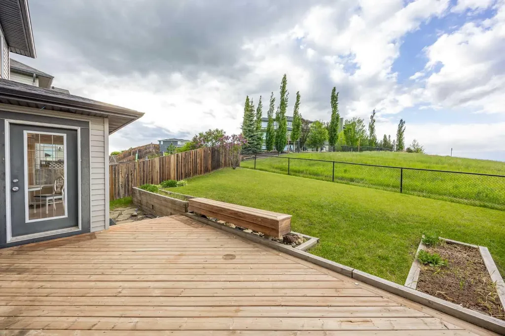 38 Westmount Way Okotoks AB T1S 0E1
