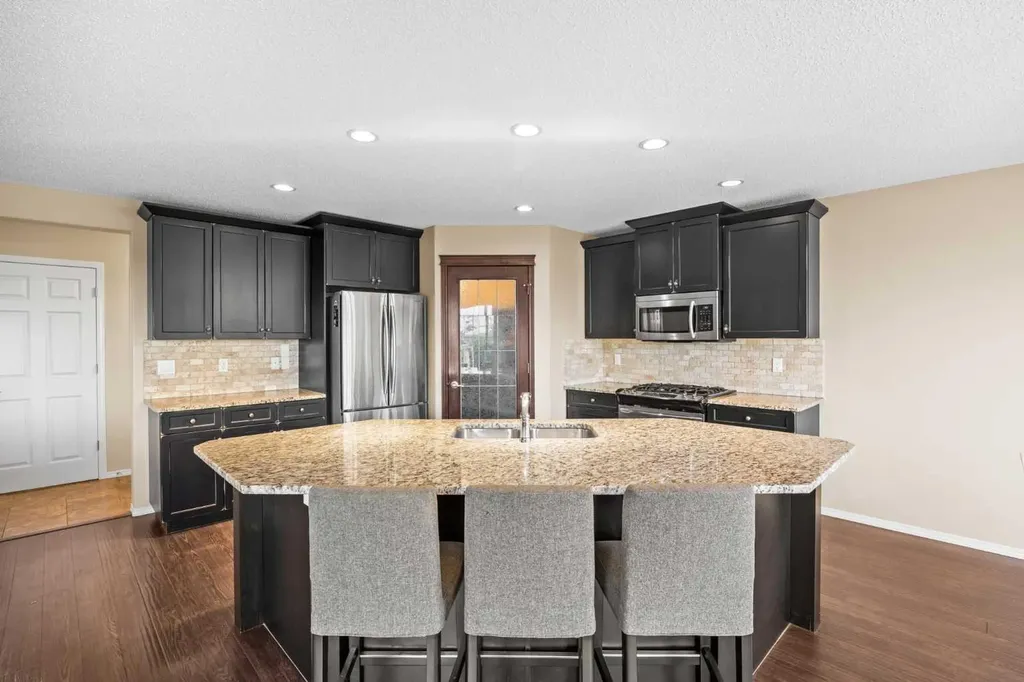 38 Westmount Way Okotoks AB T1S 0E1