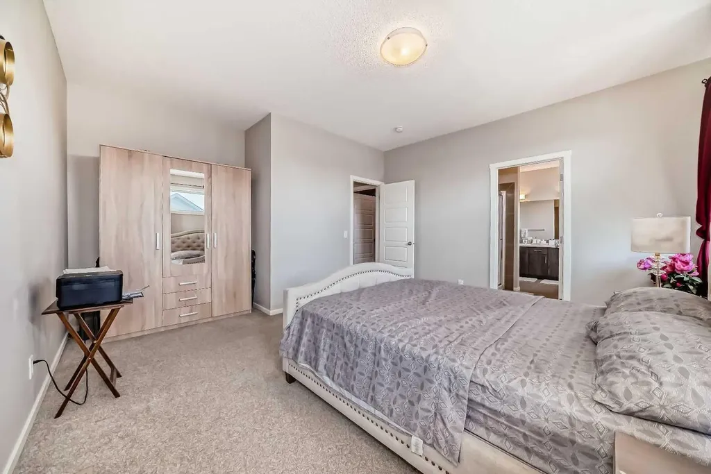 17 Walgrove Manor SE Calgary AB T2X4C8