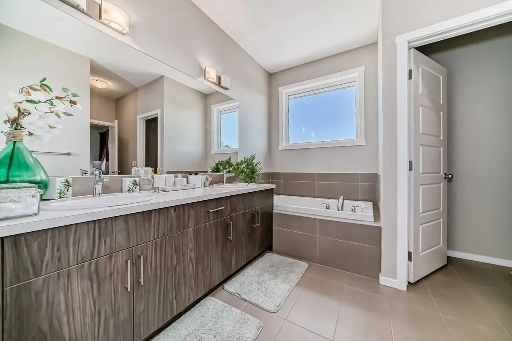 17 Walgrove Manor SE Calgary AB T2X4C8