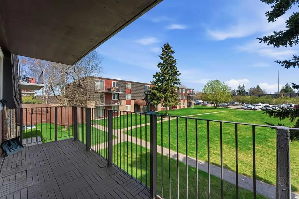 80 Galbraith Drive SW Calgary AB T3E 4Z6