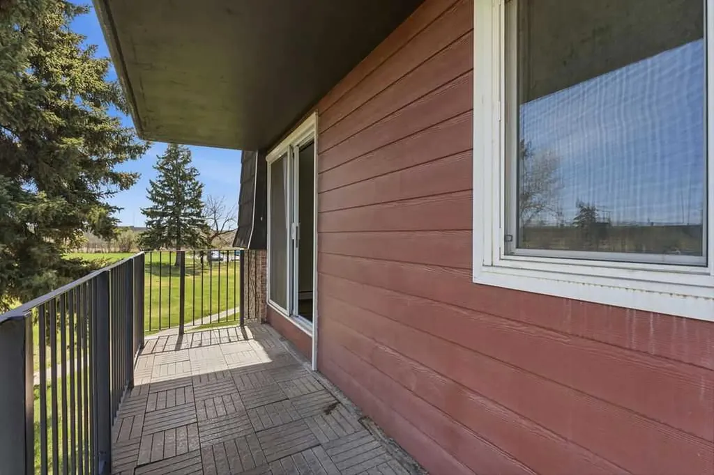80 Galbraith Drive SW Calgary AB T3E 4Z6