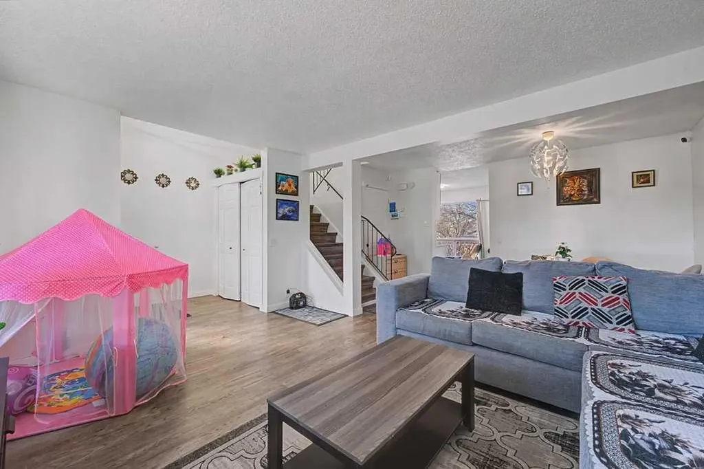 332 Abinger Crescent NE Calgary AB T2A6L3