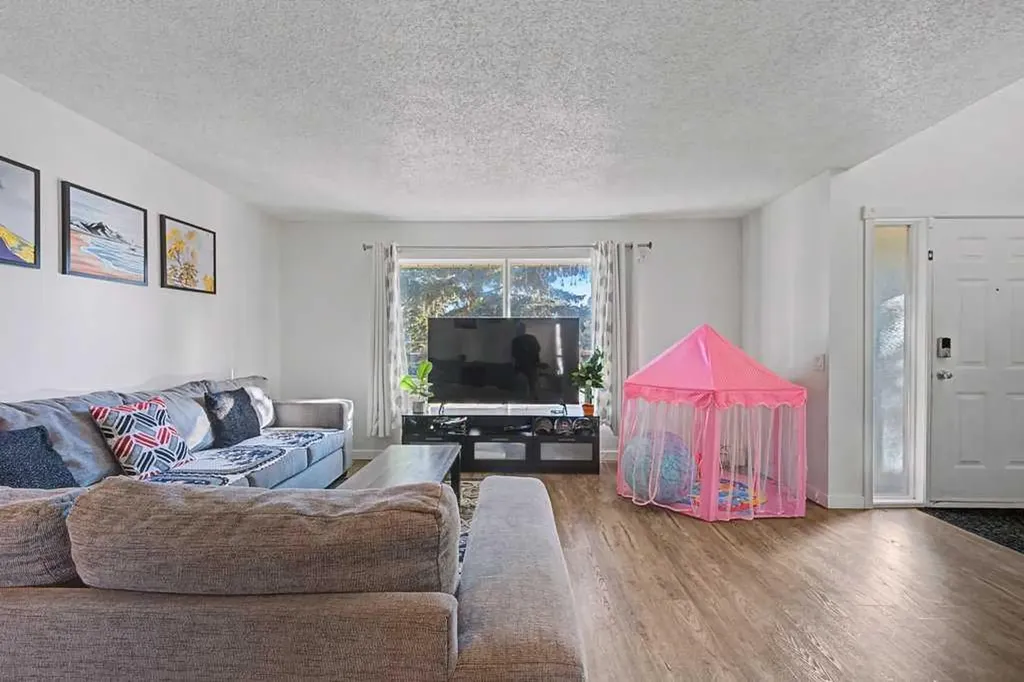 332 Abinger Crescent NE Calgary AB T2A6L3