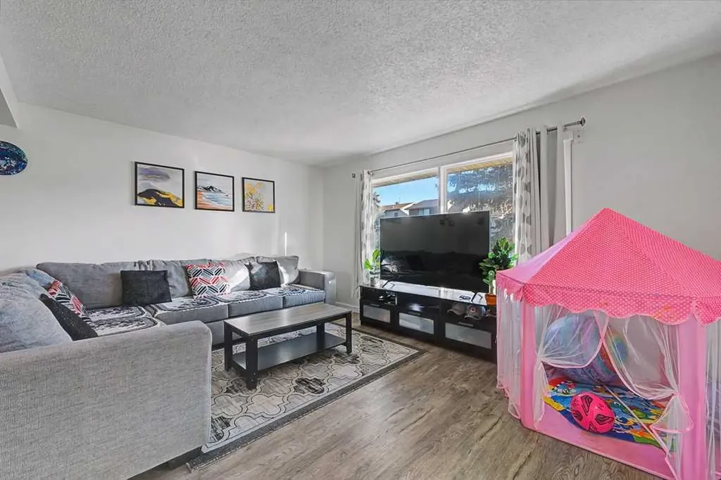 332 Abinger Crescent NE Calgary AB T2A6L3