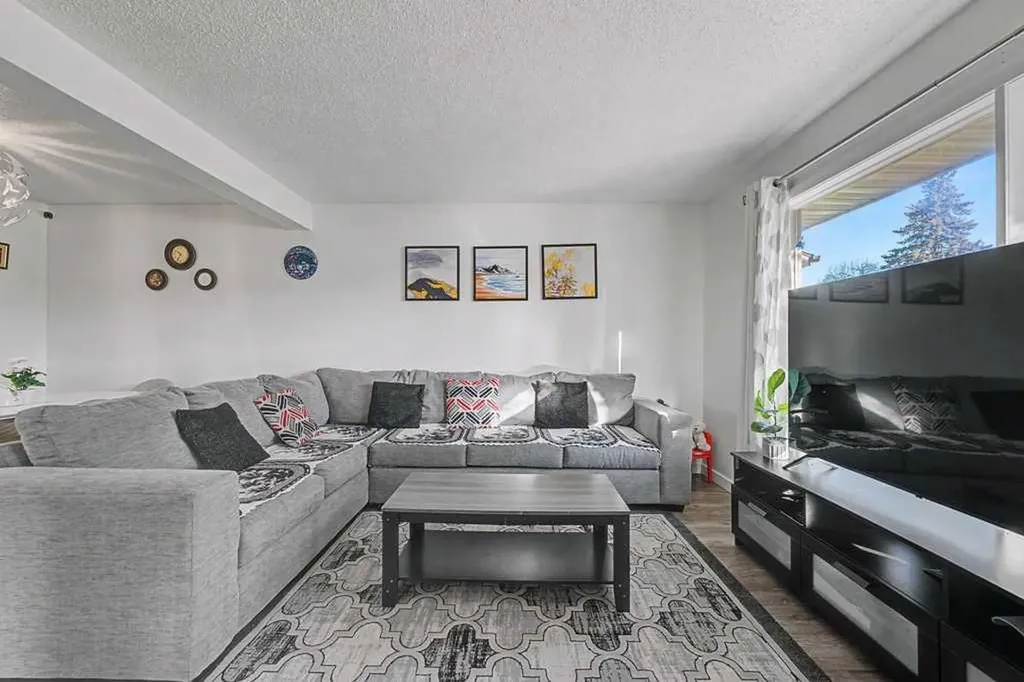 332 Abinger Crescent NE Calgary AB T2A6L3