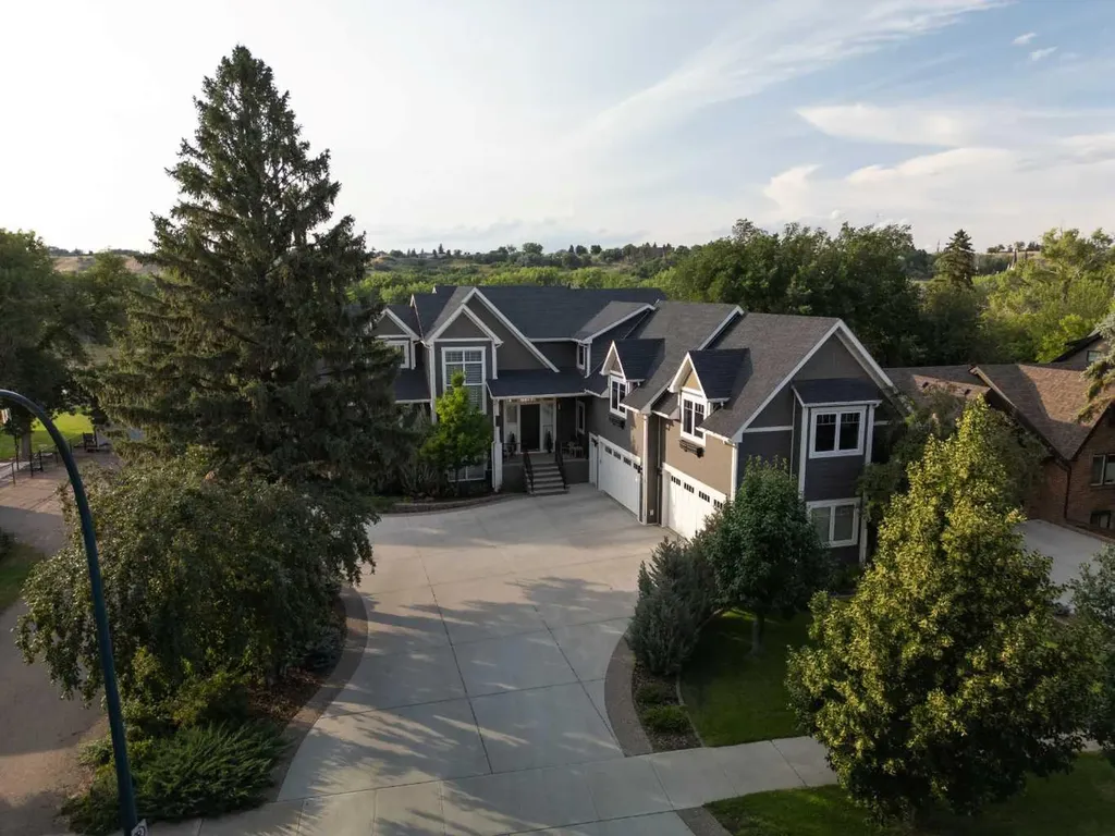 312 1 Street SE Medicine Hat AB T1A 0A5