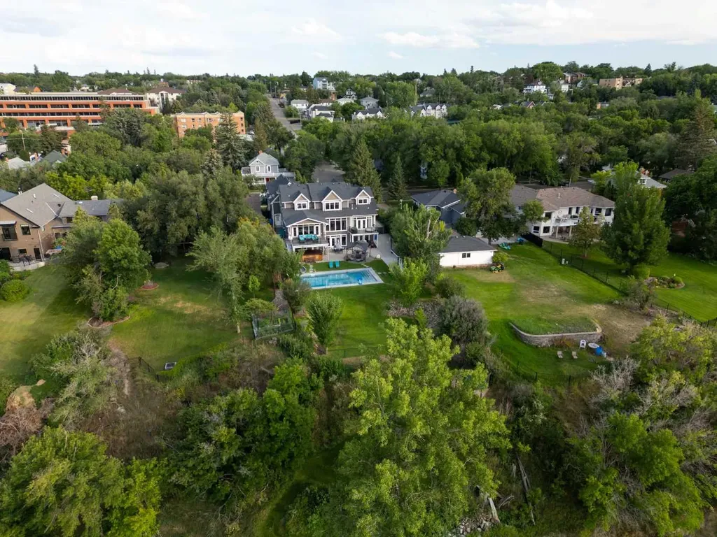 312 1 Street SE Medicine Hat AB T1A 0A5