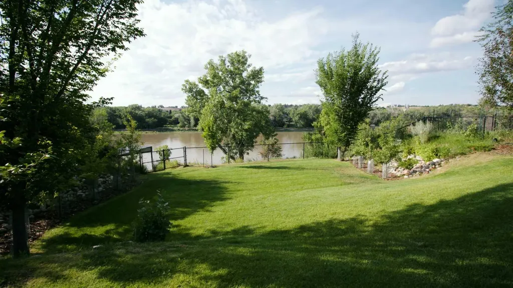 312 1 Street SE Medicine Hat AB T1A 0A5