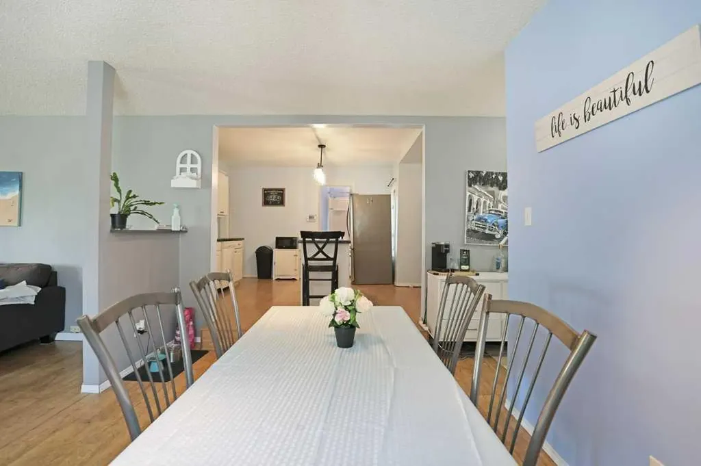 320 3 Street W Brooks AB T1R 0E7