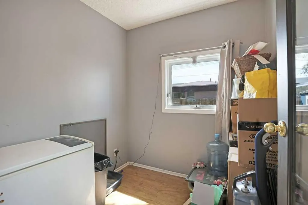 320 3 Street W Brooks AB T1R 0E7