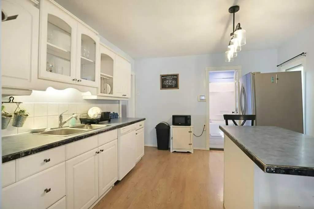 320 3 Street W Brooks AB T1R 0E7